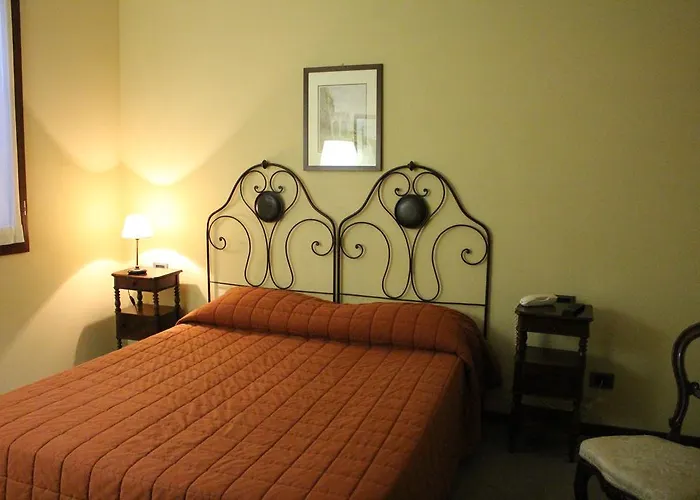 אורחן Alle Roncole